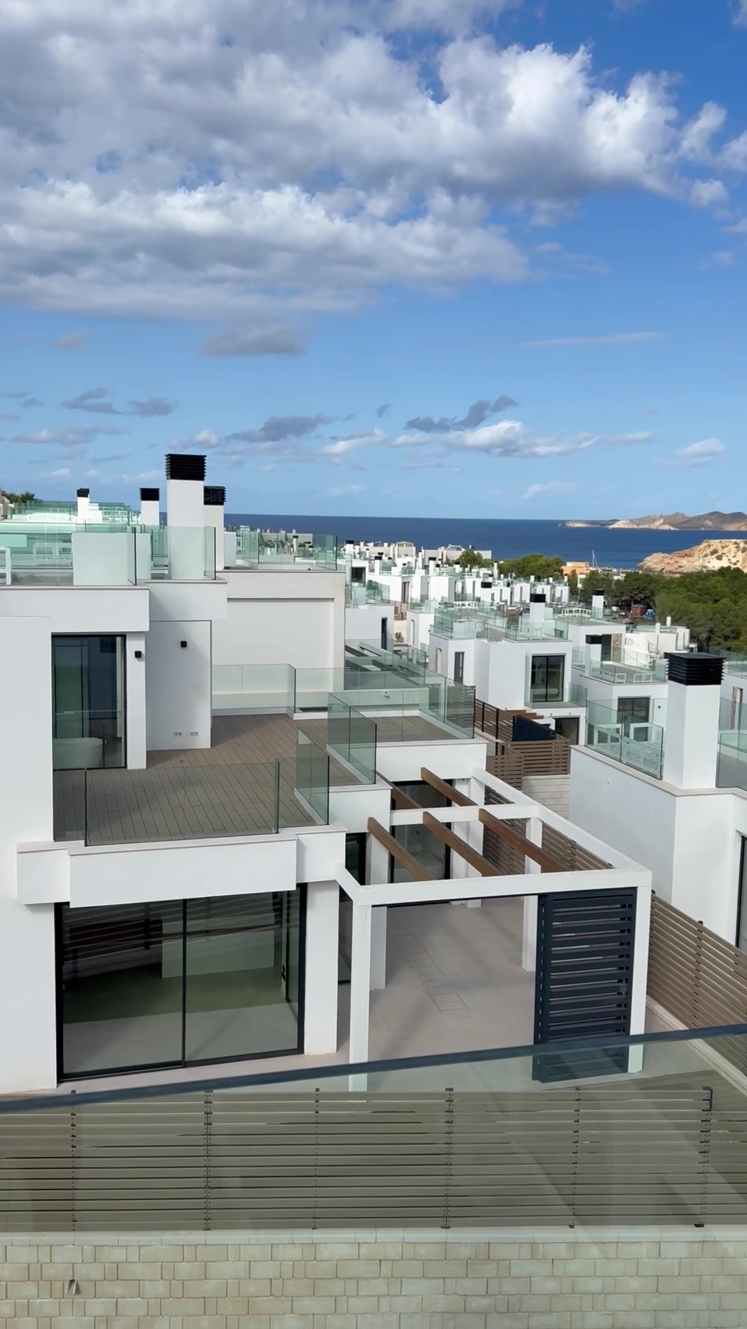 Conjunto residencial, fotograma del archivo de instalaciones de Domotech Solutions
