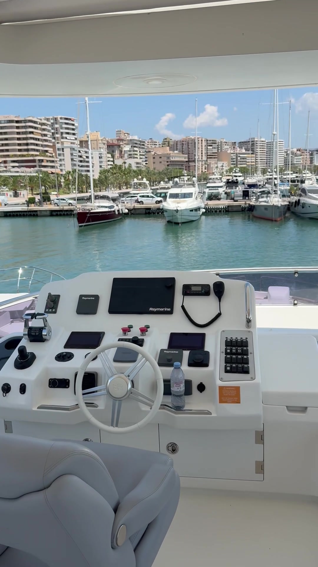 Außensteuerstand einer Yacht
